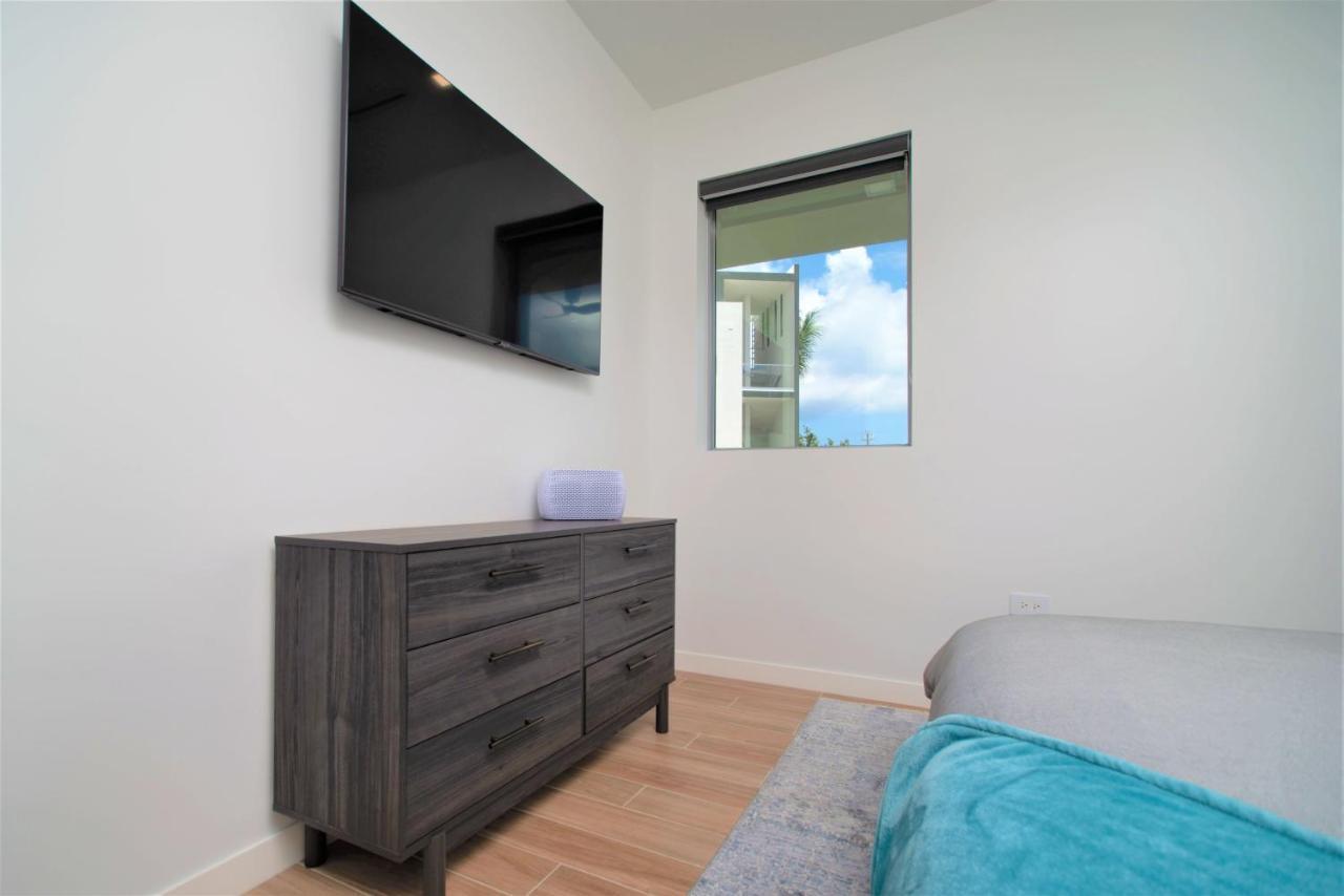 Cayman Luxury Rentals At One Canal Point George Town Exterior photo